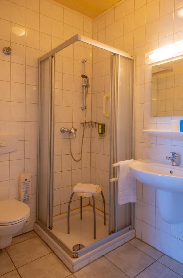 Christliche Gaestehaeuser Weinstrasse Neustadt an der Weinstraße Esterno foto