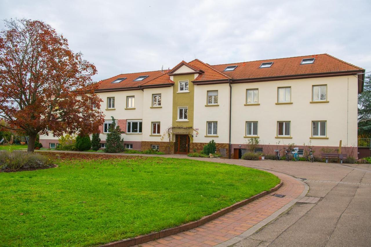 Christliche Gaestehaeuser Weinstrasse Neustadt an der Weinstraße Esterno foto