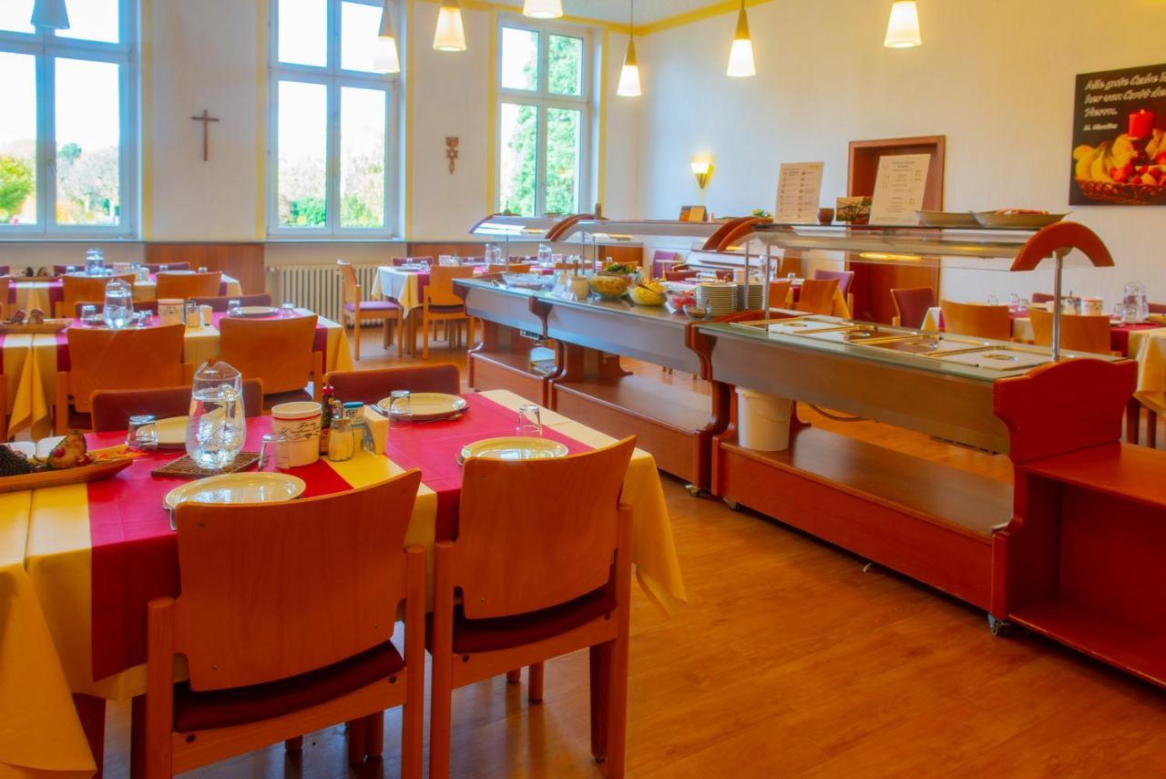 Christliche Gaestehaeuser Weinstrasse Neustadt an der Weinstraße Esterno foto