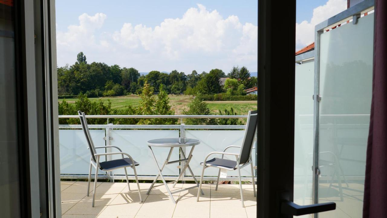 Christliche Gaestehaeuser Weinstrasse Neustadt an der Weinstraße Esterno foto