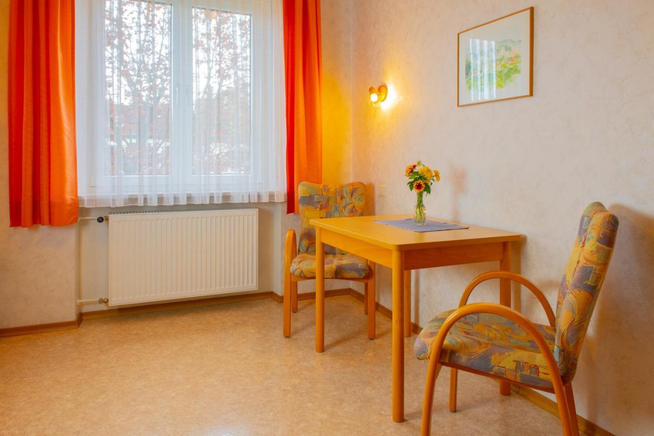 Christliche Gaestehaeuser Weinstrasse Neustadt an der Weinstraße Esterno foto