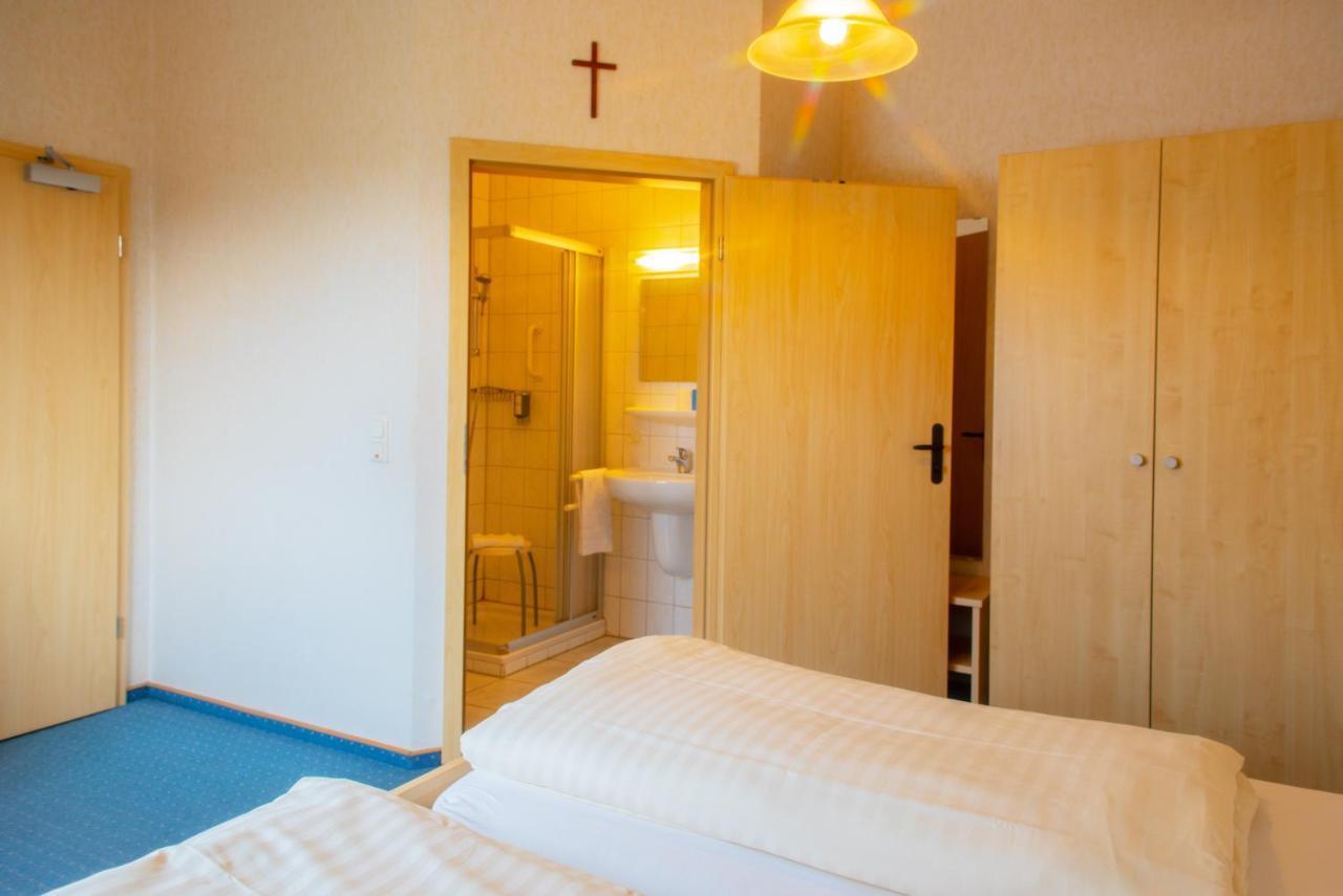 Christliche Gaestehaeuser Weinstrasse Neustadt an der Weinstraße Esterno foto